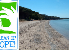 Volontari per ripulire la spiaggia di Mugoni, “Let’s Clean Up Europe”!